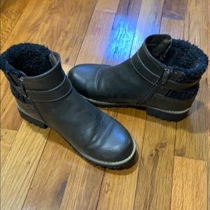 Adorable barely worn booties